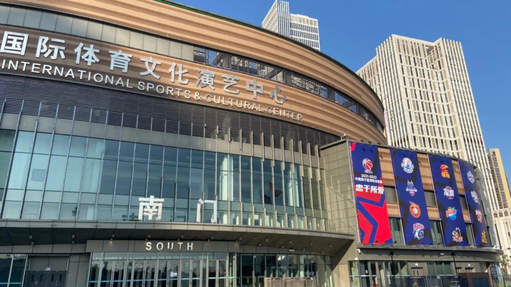 但是各方都希望能完成续约，尤文图斯可能效仿拉比奥特的方式，与小基耶萨以现有年薪（500万欧元）续签1年合同。